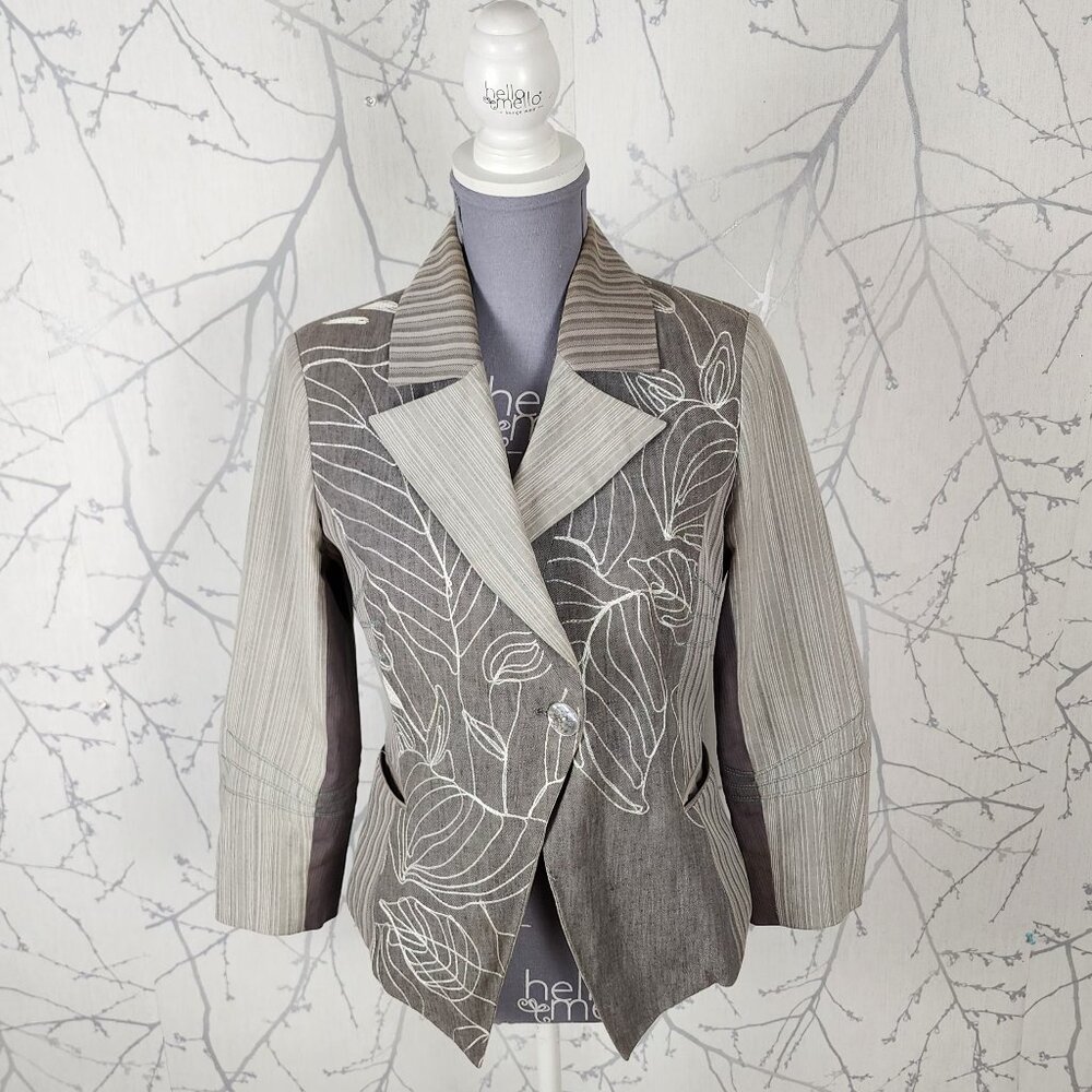 St-Martins Scandinavian Design Gray Artsy Embroidered Fitted Blazer